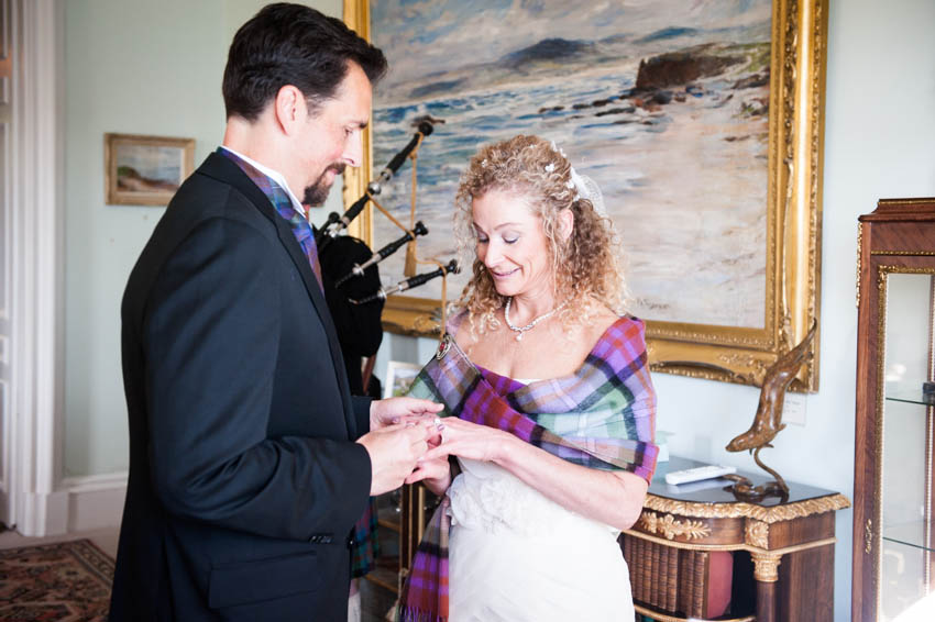 Nicolene and Craig exchange rings in Amhuinnsuidhe Castle during their wedding ceremony inside the castle. 