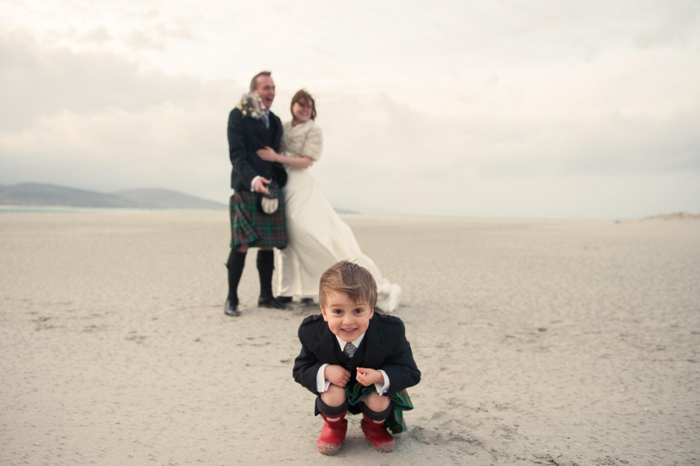 Isle of harris, luskentyre beach wedding couple