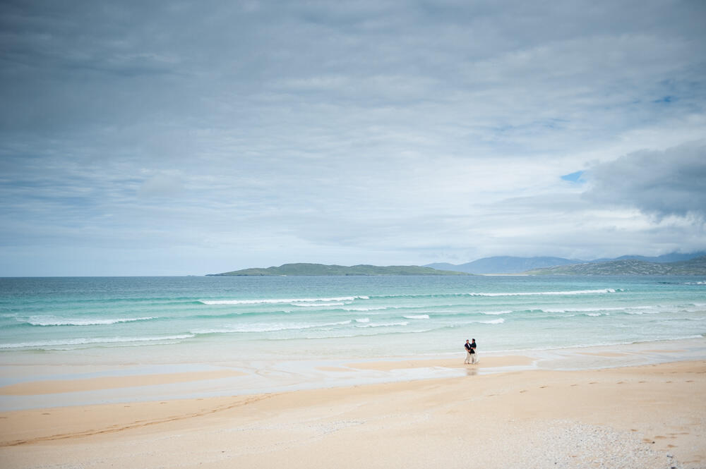 wedding on scarista beach 