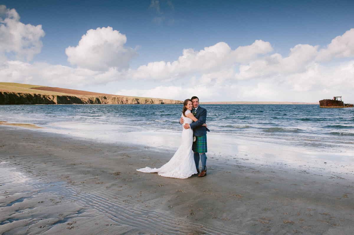 orkney wedding couple on beach 